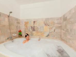 Club Bamboo Boutique Patong Beach Resort