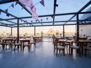 New Pyramid Front Hotel