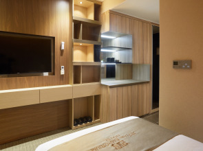 Royal Emporium Incheon Airport Hotel