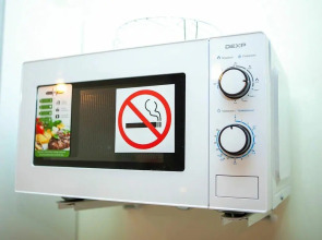 Диван и чемодан на улице Сибиряков-Гвардейцев