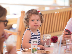 S3 Orange Exclusive Hotel