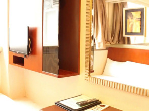 Oriental Lander Hotel