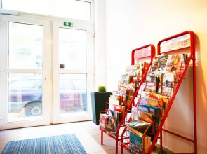 Freddie next to Mercury