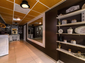 Отель Ambassador Plaza