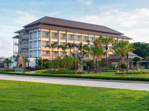 Swan Lake Hotel Sattahip