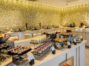 Отель Crowne Plaza Nairobi Airport, an IHG