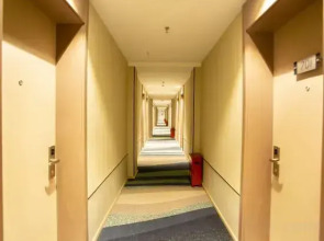 Homeinn Selected Hotel (Heihe Central Avenue Pedestrian Street)