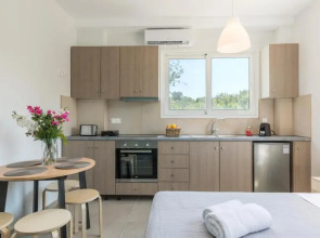 Local Hostel & Suites