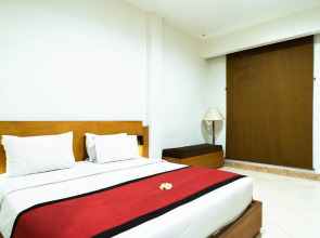 Super OYO Townhouse Oak Maxi Hotel Legian