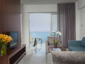 King Evelthon Beach Hotel & Resort