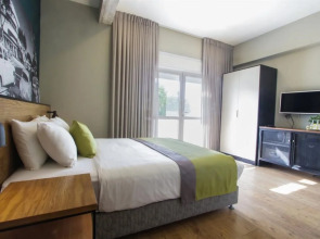 The White House Hotel at Dizengoff Square