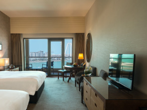 Amwaj Rotana, Jumeirah Beach