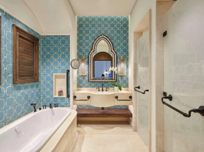 Hilton Salwa Beach Resort & Villas