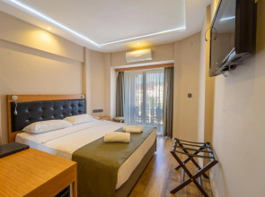 Aurasia SeaSide Hotel