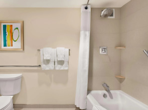 Hilton Miami Airport Blue Lagoon