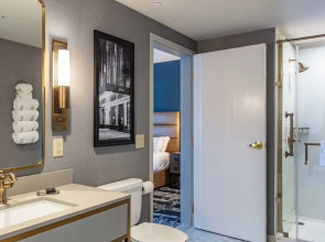 The Yorktowne Hotel, Tapestry Collection by Hilton