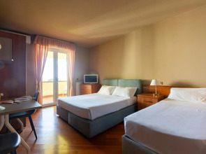 Отель Loano 2 Village