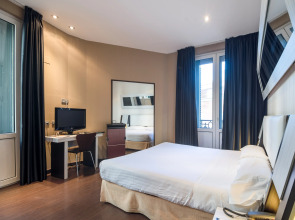 Отель Petit Palace Triball