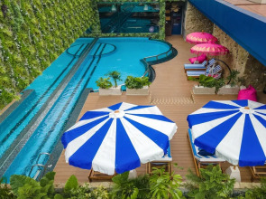 Ashley Tugu Tani Menteng