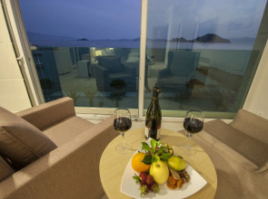 Dragut Point North Hotel