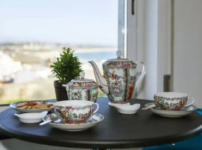 B17 - The Stunning Seaview Apartment