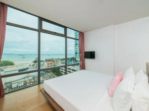 Seven Zea Chic Hotel