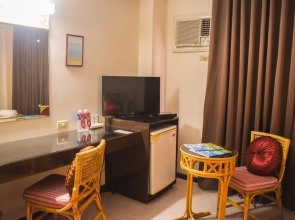 OYO 414 Humberto's Hotel