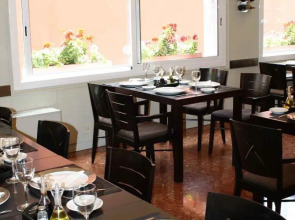 Отель Tres Torres Atiram