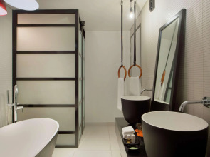 Canopy by Hilton Dubai Al Seef