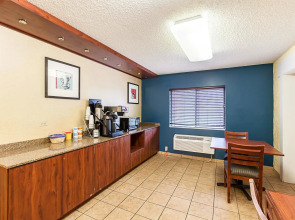 Motel 6 Milwaukee, WI - Glendale