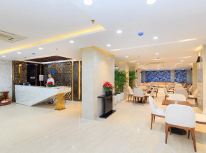 SAZI Resin Hotel - Free Nails/HairWash