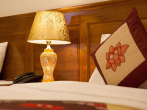 Sq Hang Gai Hotel & Spa