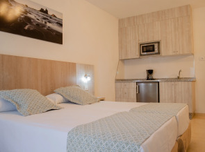 Klayman Olivina Aparthotel