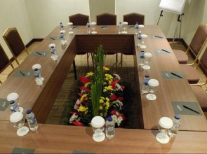 Отель Grand Whiz Nusa Dua