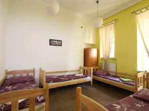 Hostel Yellow