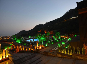 Manaspark Deluxe Hotel