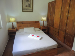 Reef Holiday Apartments