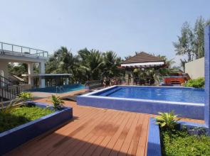 Crown Regency Courtyard Resort