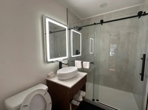 Bevonshire Lodge Motel