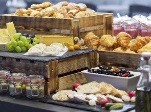 Renaissance®  Vienna Schönbrunn Hotel