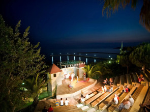 Fantasia Deluxe Hotel