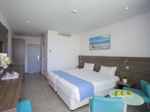 Limanaki Beach Hotel