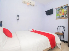 RedDoorz near Pantai Boom