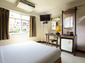 Rambuttri Village Inn & Plaza