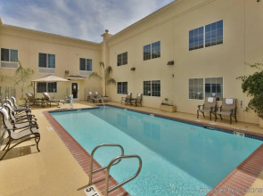 Holiday Inn Express & Suites Hollywood Walk Of Fame