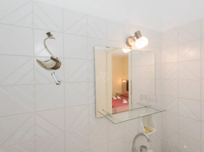 Leonidas Hotel and Studios