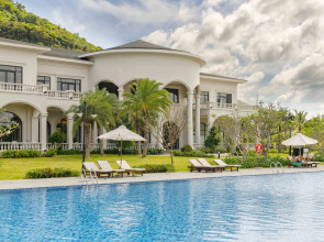 Nha Trang Marriott Resort & Spa, Hon Tre Island