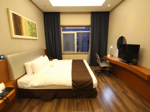 The Central Plaza Hotel