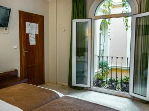 Отель Reina Cristina