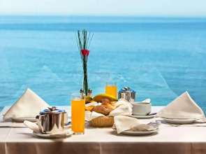 Carcavelos Beach Hotel